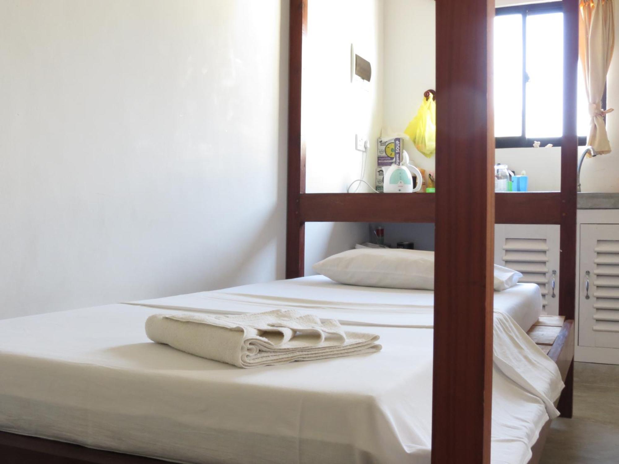 Mountain Wave Hotel And Surfshop Hikkaduwa Habitación foto