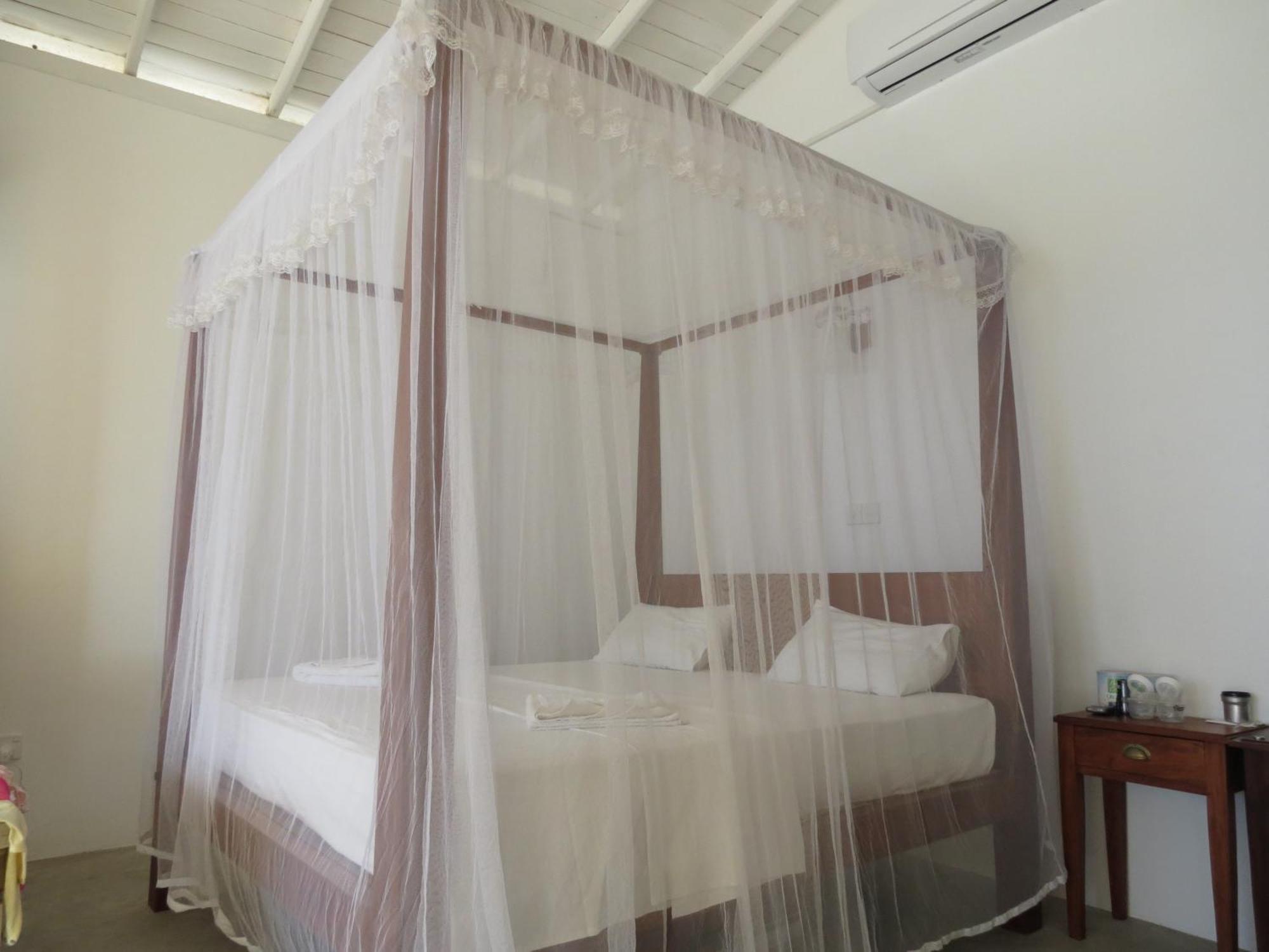 Mountain Wave Hotel And Surfshop Hikkaduwa Habitación foto