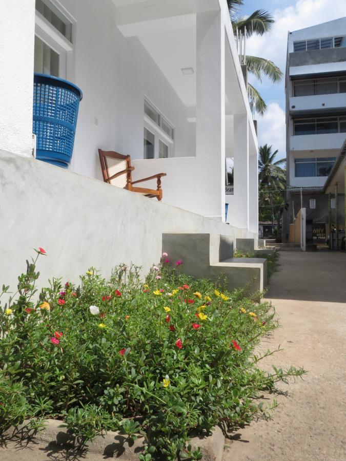Mountain Wave Hotel And Surfshop Hikkaduwa Exterior foto
